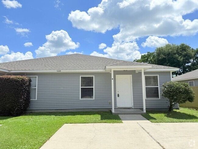 Building Photo - Charming 2 Bed/2 Bath Duplex Rental