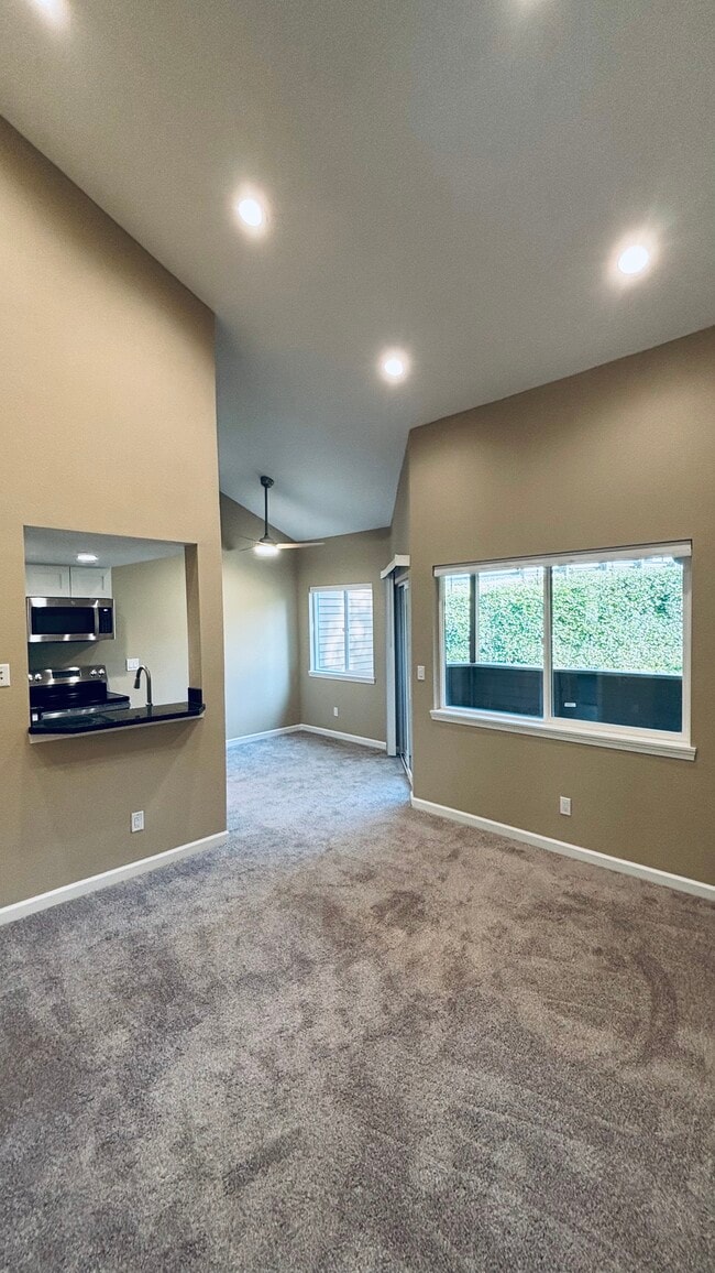 Building Photo - 9971 SE Talbert St Unit 9971 SE Talbert St.