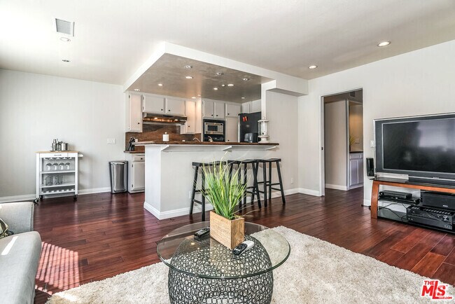 Building Photo - 4604 Glencoe Ave Unit 8 Rental