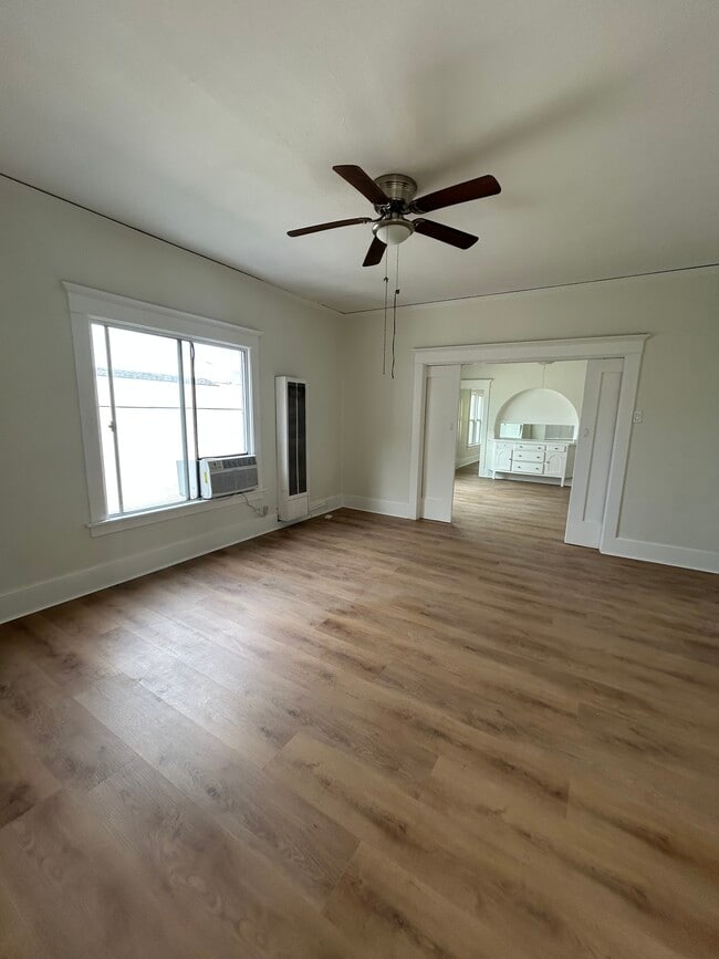Photo - 1240 Long Beach Blvd Apartamentos Unidad #B
