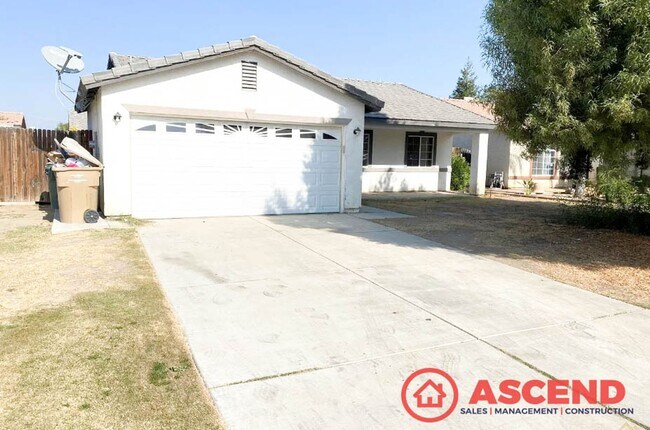 Building Photo - 3 Bedroom 2 Bath House in SE Bakersfield - Apply Today!