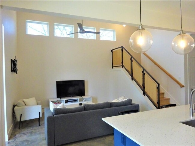 602 W Odell St
