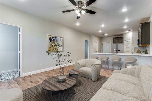 Photo - 1260 E Magnolia Ave