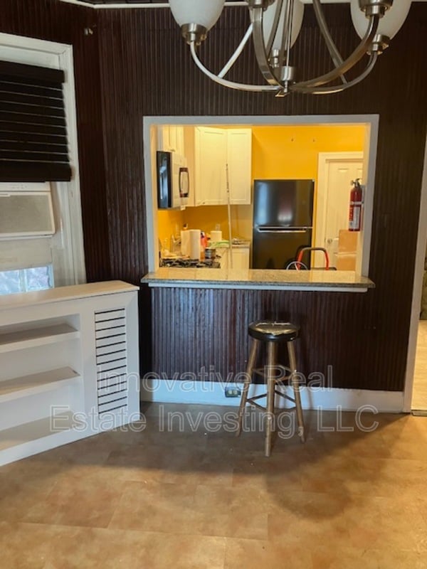 Photo - 6115 Lansdowne Ave