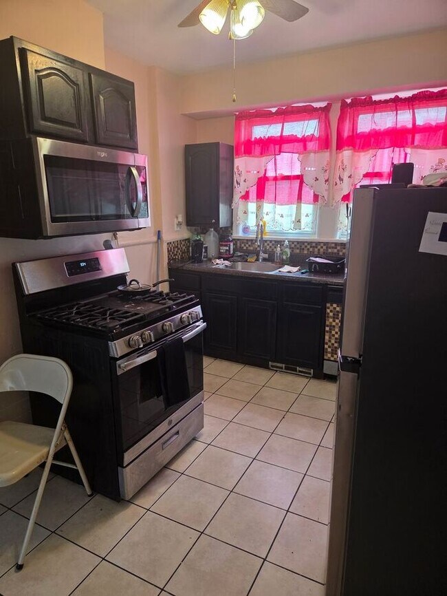 Photo - Spacious Newark Home – 7 Bedrooms, 2 Kitchens