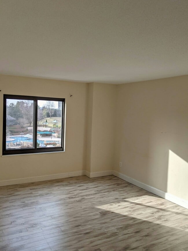 Photo - 205 Yoakum Pkwy Unidad 421