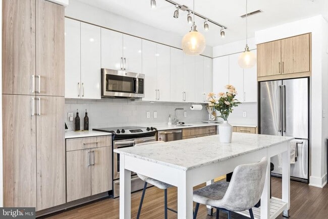 Building Photo - 145 Riverhaven Dr Unit 557