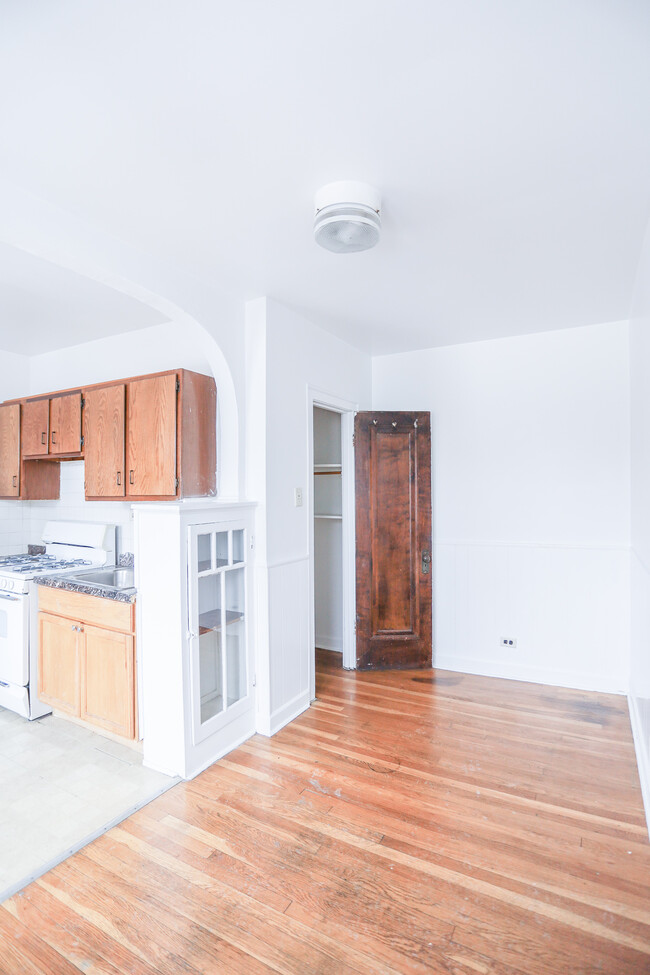 Photo - 4735 W Addison St Apartments Unit 1A