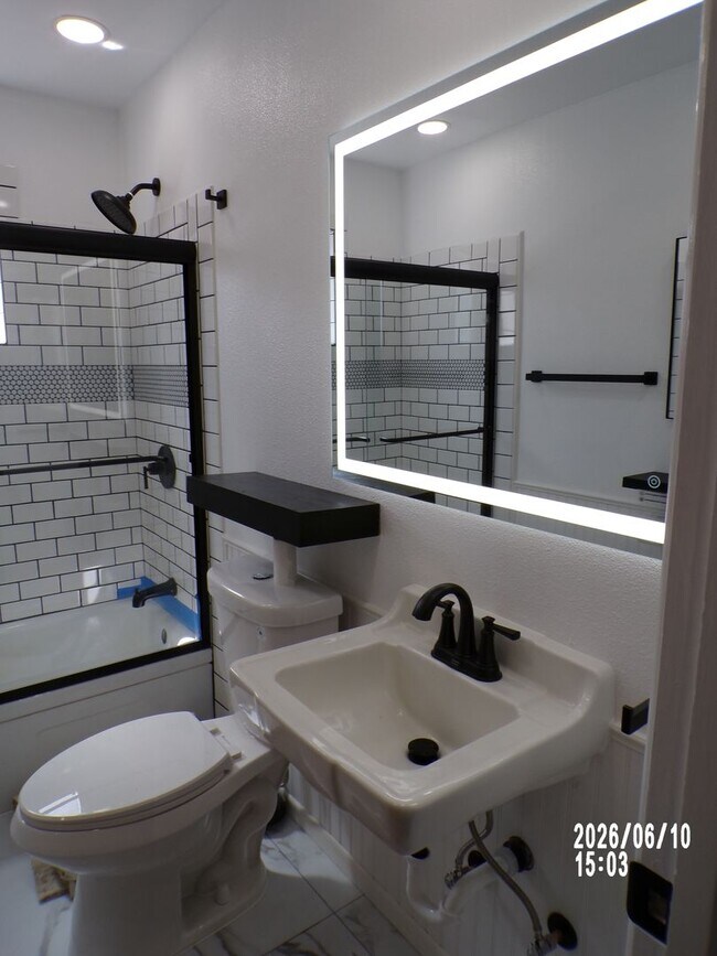 Photo - 325 SE Bridgeway Ave
