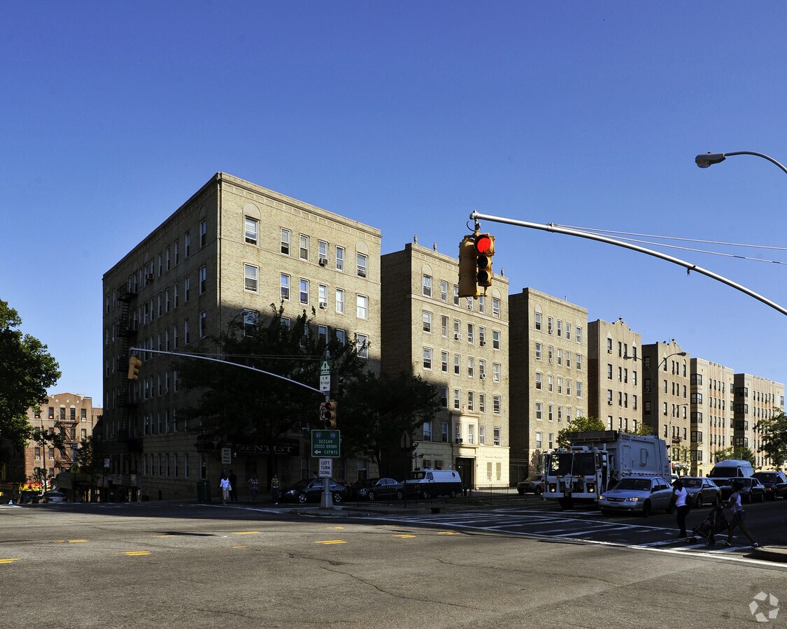 1645 Grand Concourse - 1645 Grand Concourse Apartments