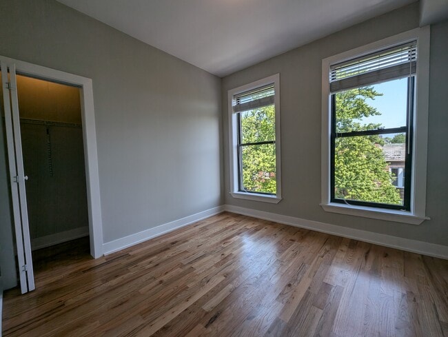 Photo - 627 W Oakdale Ave