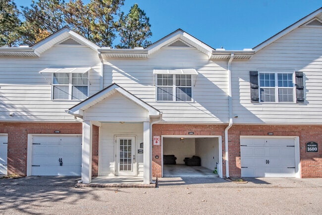 Photo - 1602 Basildon Rd