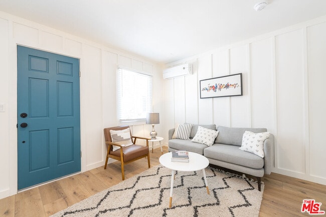 Photo - 314 N Venice Blvd