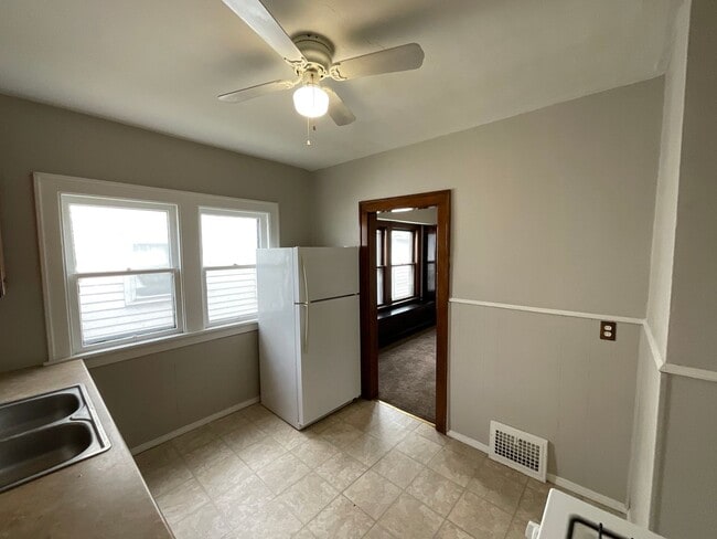 Photo - 9613 Sladden Ave Unidad 9613 Sladden Avenue Down