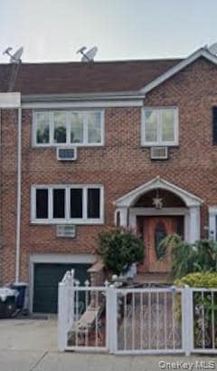 Photo - 81-15 31st Ave