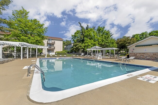 Building Photo - Quail Ridge