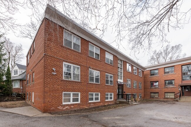 Building Photo - Recently Renovated clean one bedroom 10 mi... Unit 12