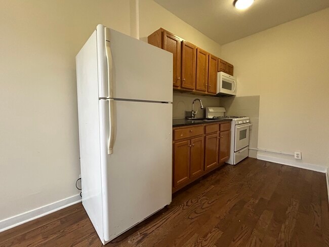 Photo - 2718 N Milwaukee Ave