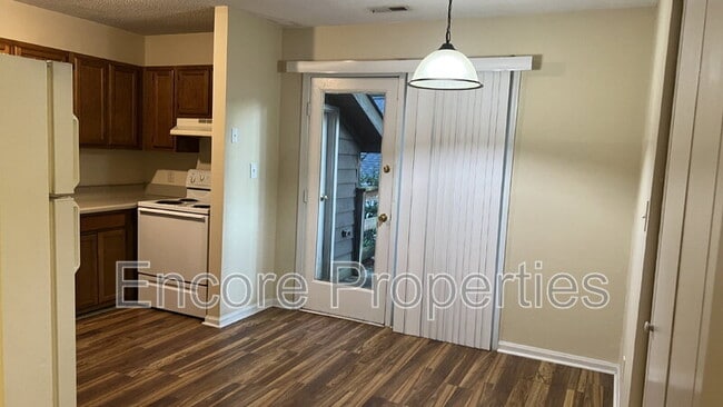 Photo - 4826 Hollenden Dr Unidad C