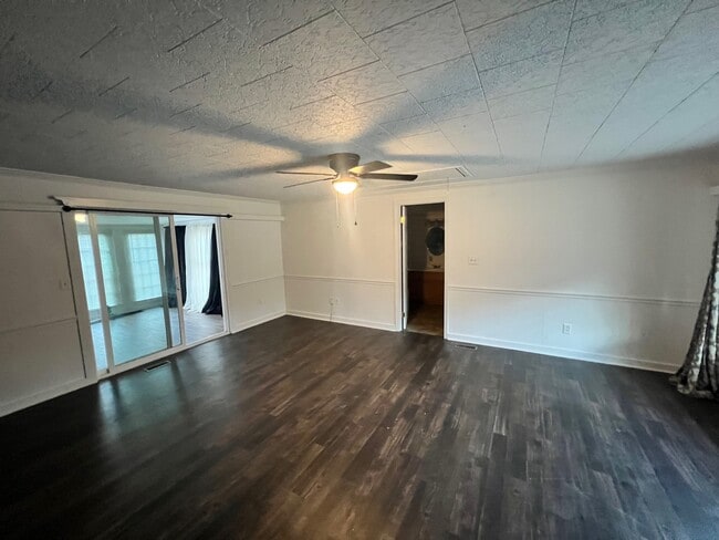 Photo - 695 Mahlep Ln