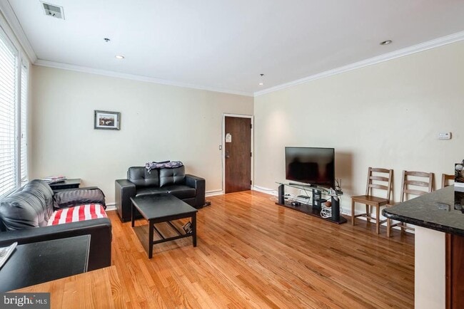 627 N 18th St Unit 208