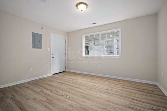 8 S Reed Ave