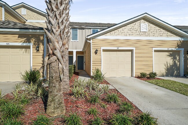 Photo - 727 Servia Dr