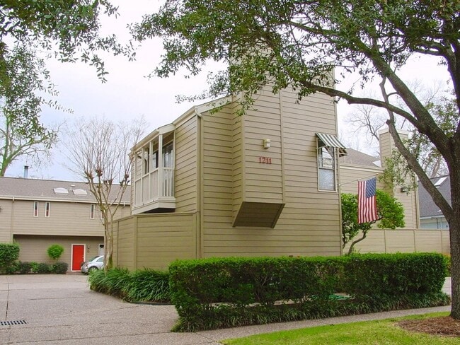 Building Photo - 1211 Jackson Blvd Unit C Rental