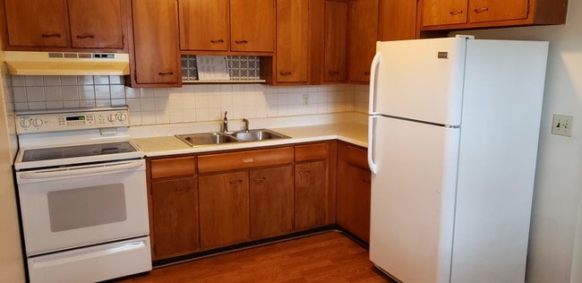 Kitchen - 10 Highland Ave Unit 6