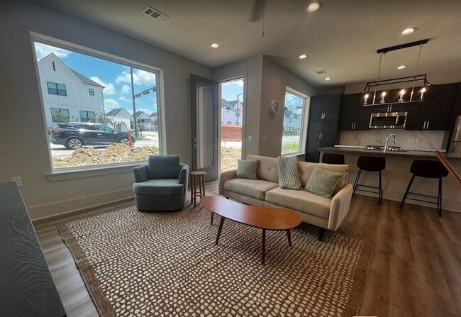 Photo - 213 Holleman Dr E