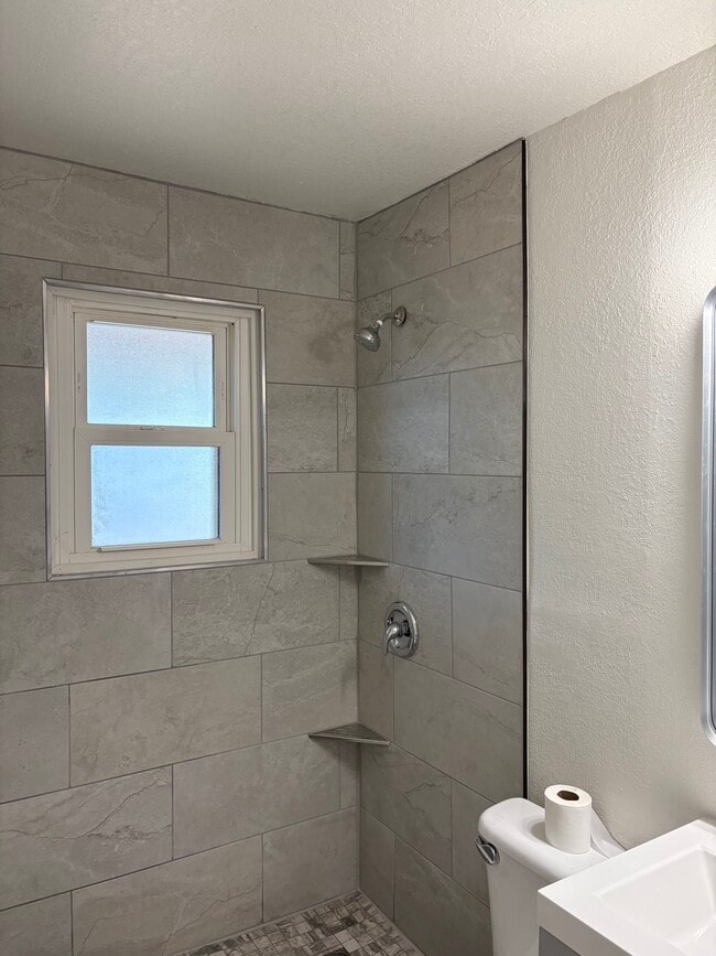 Photo - 608 N Bell St