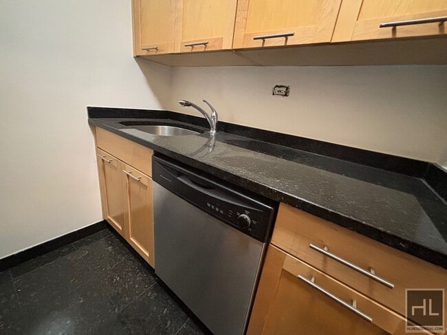 Building Photo - Fourth Avenue Unit 16K Rental