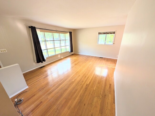 Photo - 2734 Hampshire Rd