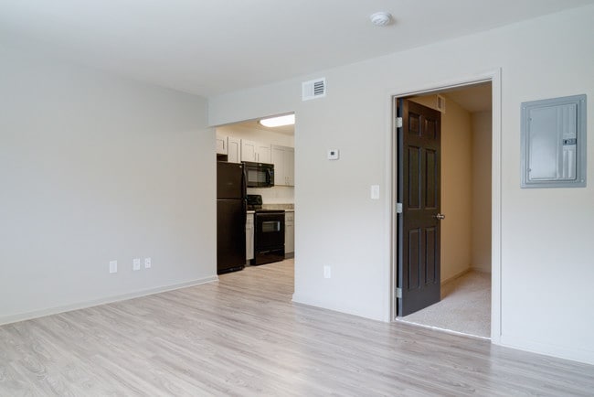 Photo - 1494 Memorial Drive