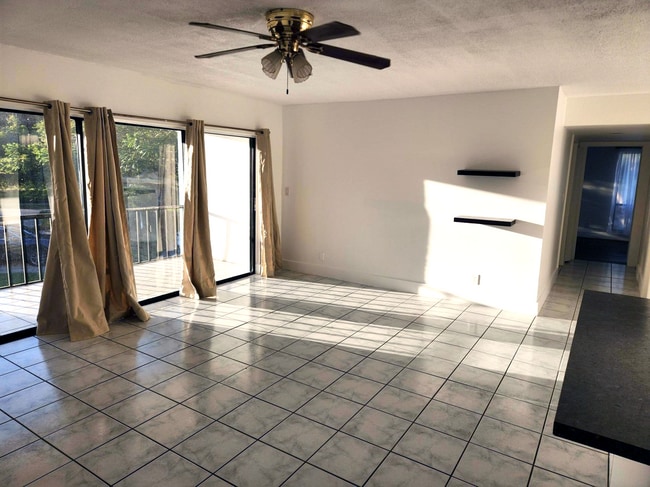 Living Rm. - 517 Dotterel Rd Unit 31c