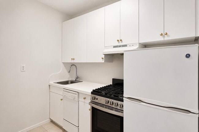 953 Amsterdam Ave Unit 5B