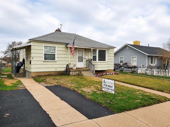 Building Photo - 218 S Lakeview Dr