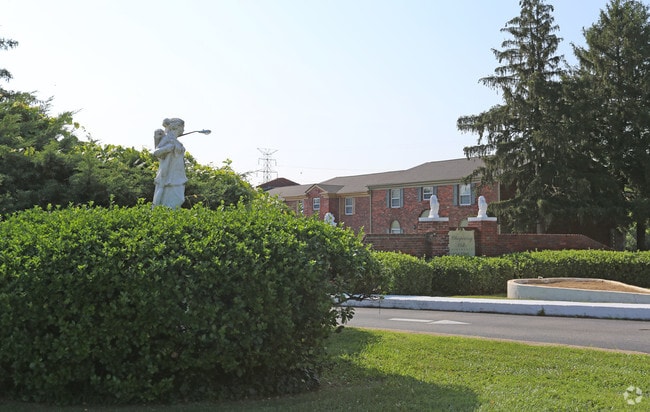 Whispering Hills Apartments
