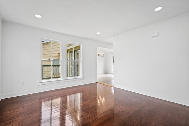 Photo - 1106 Winnie St