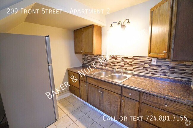 Building Photo - 209 Front St Unit Apartment 2
