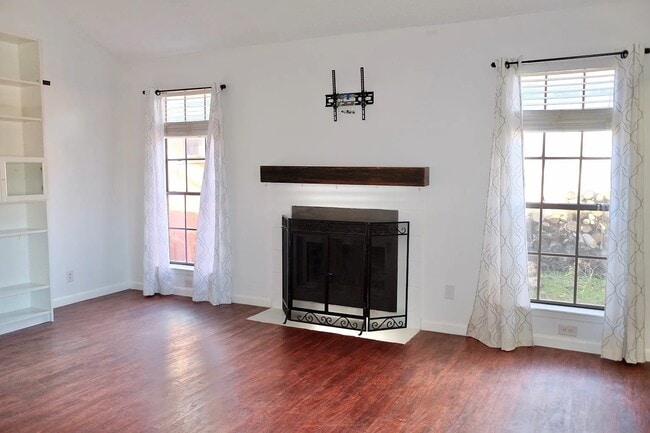 Photo - 1611 Somerset Dr