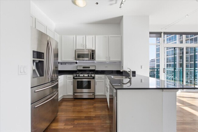 Photo - 340 W Superior St Unidad 1601