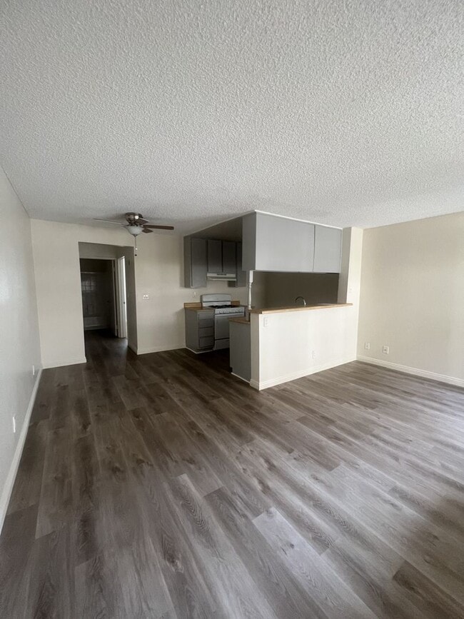 8541 Foothill Blvd., Sunland
