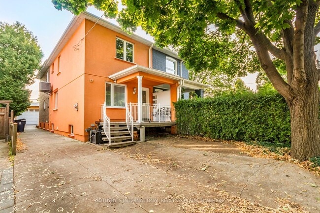 Building Photo - 37 Bristol Av Unit Upstairs 2BR