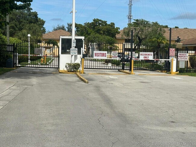 Photo - 410 NW 214th St Unit 105