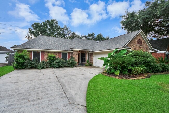 Photo - 15818 Sweetwater Creek Dr
