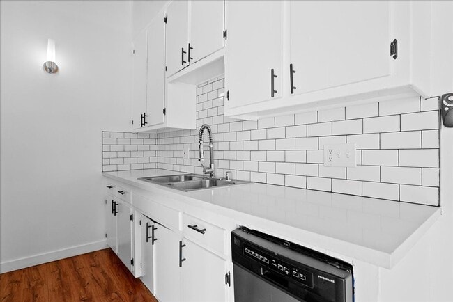 Photo - 6114 Cahuenga Blvd Unidad 10