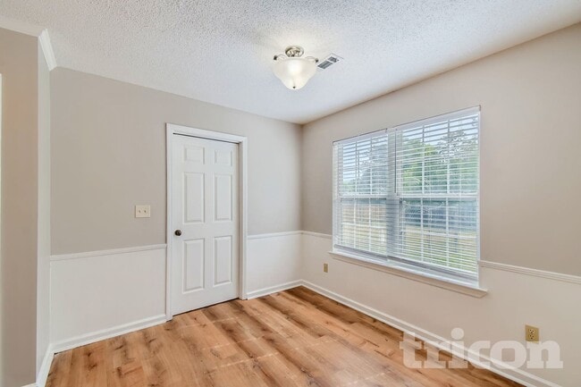 Photo - 120 Allen Oaks Way