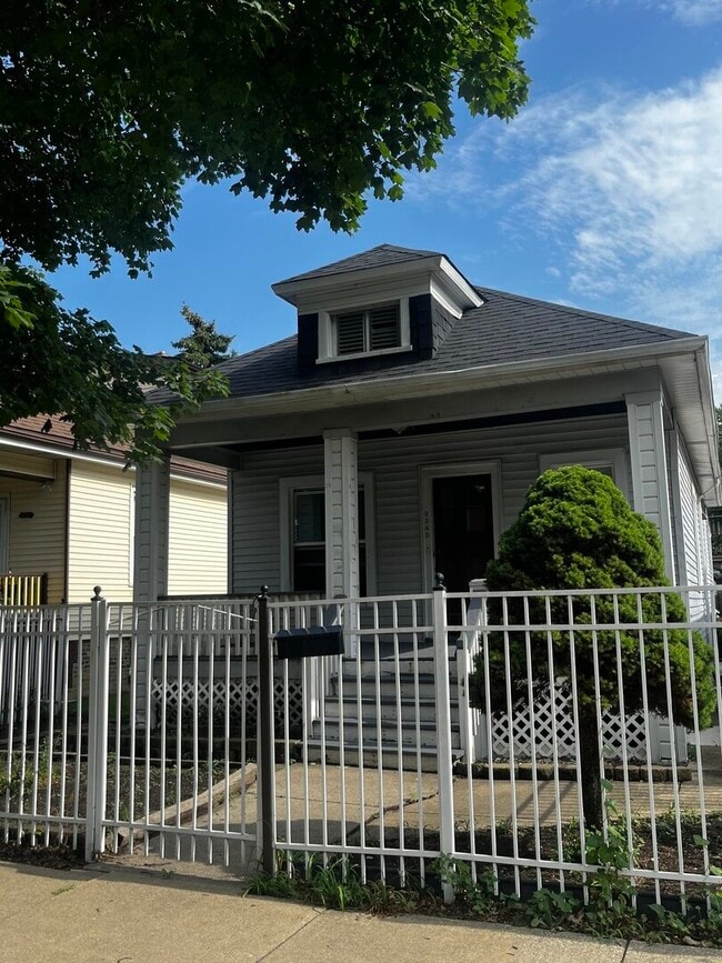 Building Photo - 3345 W 61st Pl Rental