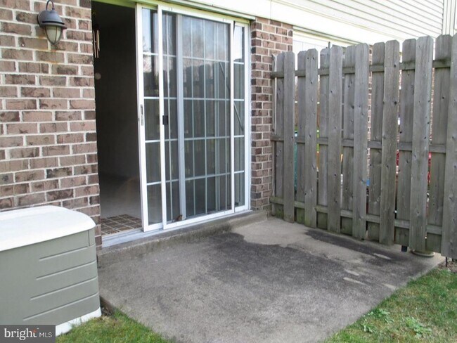 Photo - 8 Coventry Ct